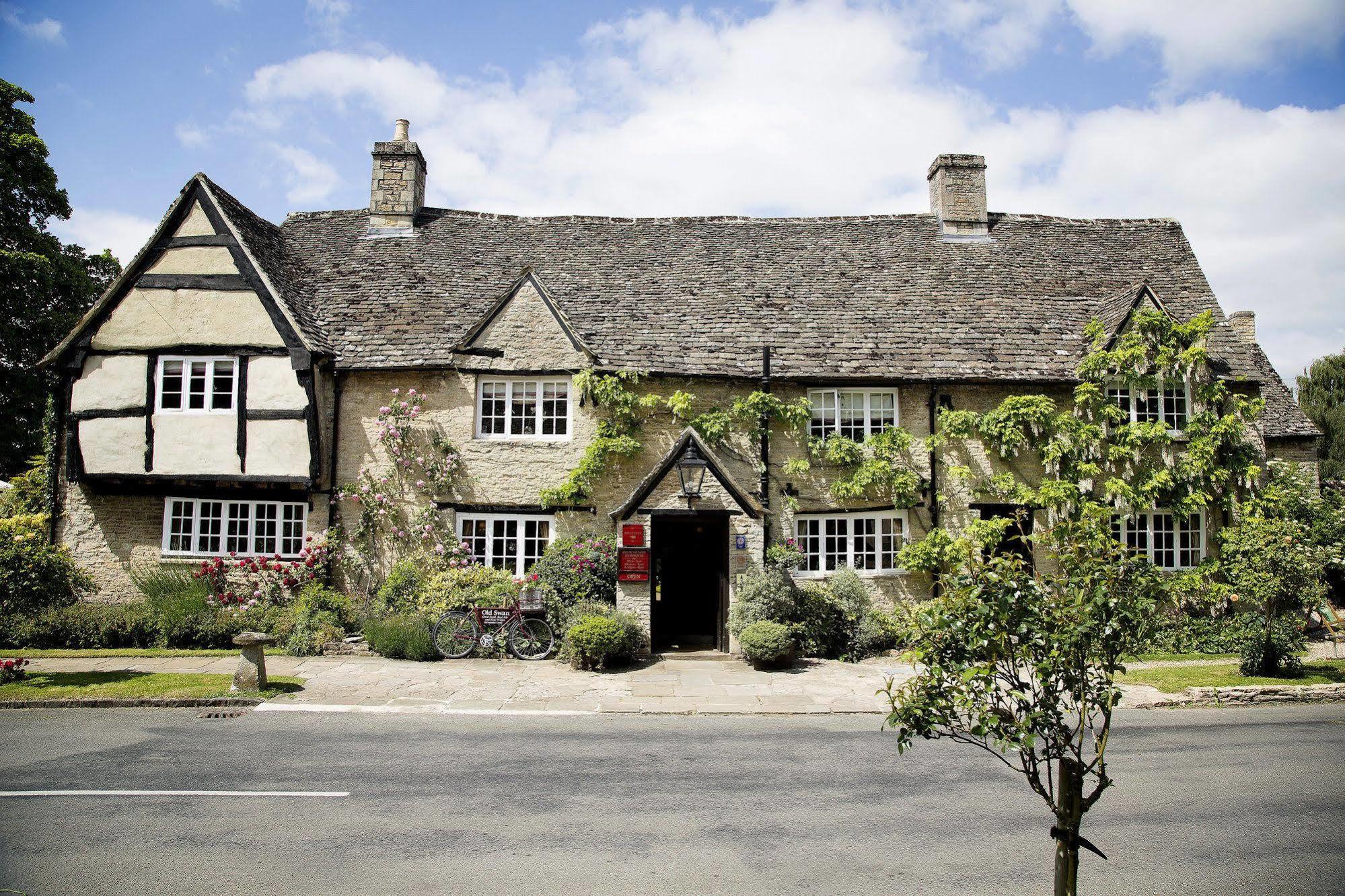 Old Swan Hotel Witney Exterior photo